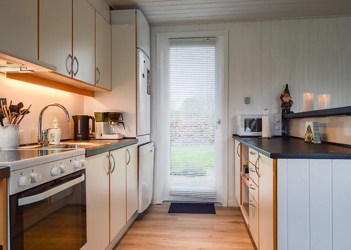 Lovely In With Kitchen Feriehus